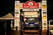 Rallye Český Krumlov: Vyhlášení výsledků na cílové rampě